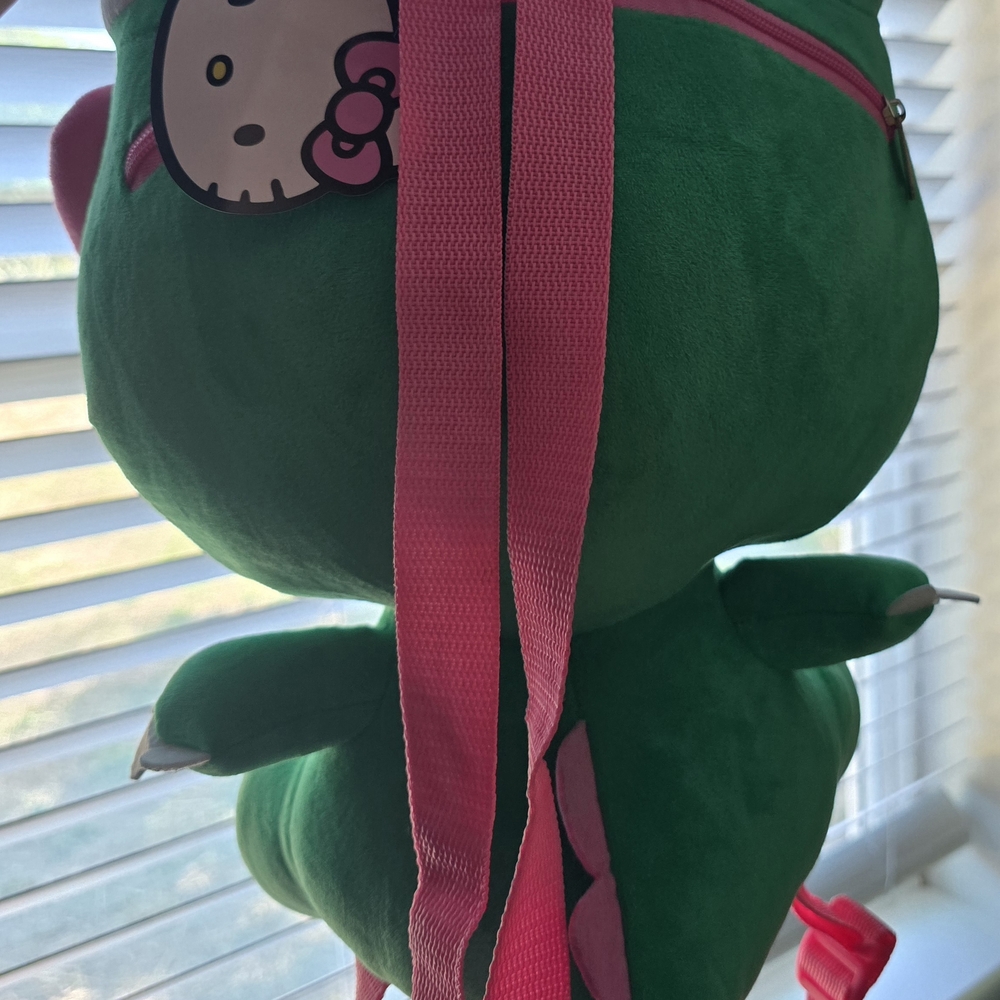 Hello Kitty Plush Backpack - Picture 2 of 4